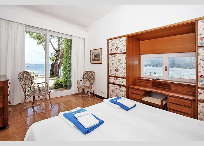 Le Grotte - Sul Mare *